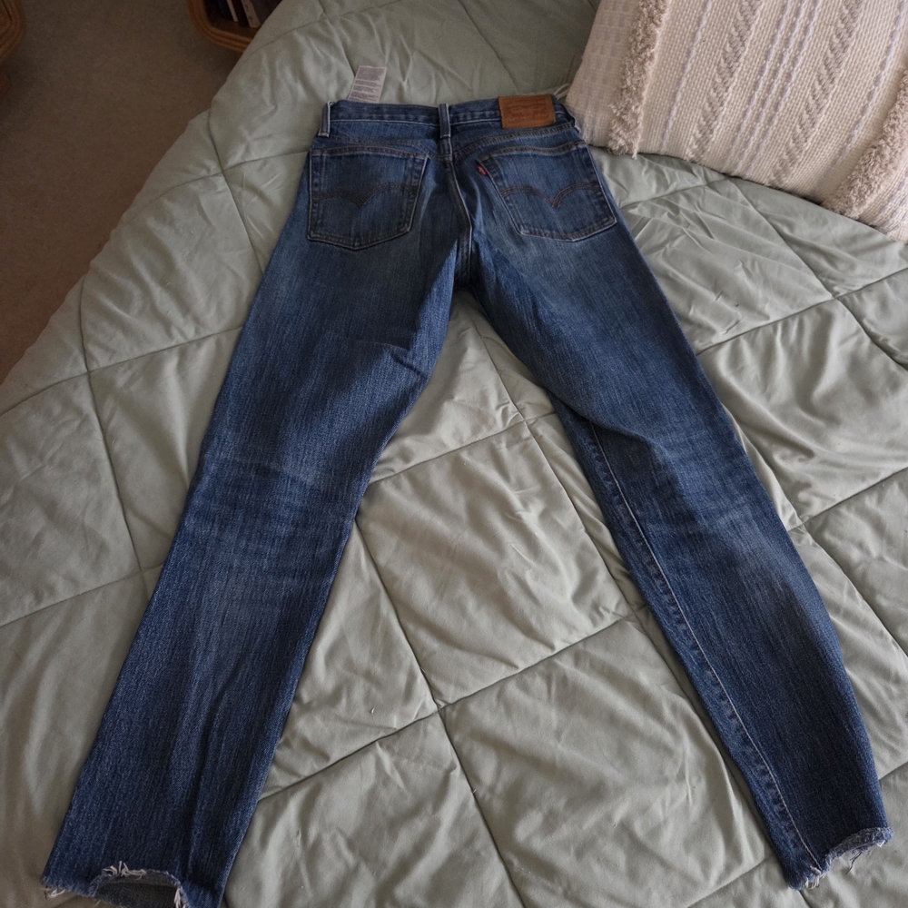 {Levis} White Oak Cone Wedgie Jeans